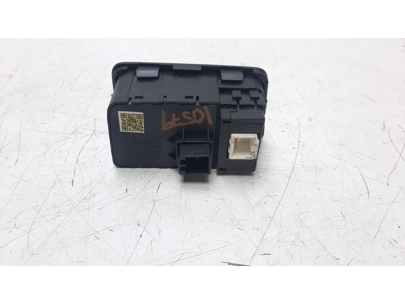 Recambio de interruptor para hyundai i20 1.2 16v cat referencia OEM IAM 93300C8050  