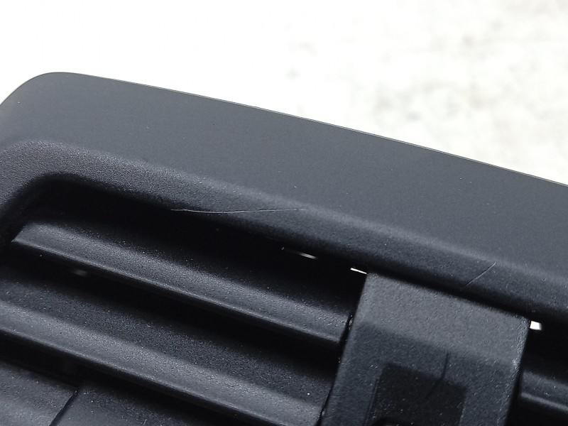 Recambio de rejilla aireadora para bmw 1 (f40) 118 d referencia OEM IAM  6828272 