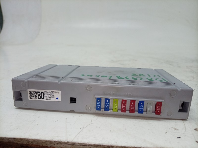 Recambio de caja reles / fusibles para lexus is iii (_e3_) 300h (ave30_) referencia OEM IAM  8264453010 