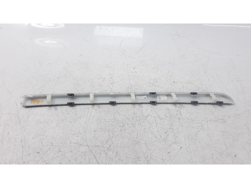 Recambio de moldura para audi a3 sportback (8vf) 1.6 tdi referencia OEM IAM 8V1853190AH  