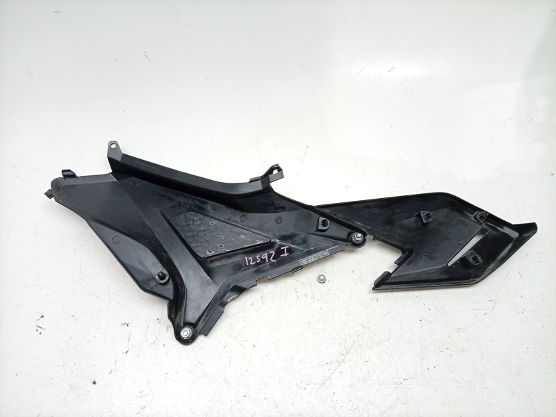 Recambio de moldura para honda nc nc 750 x (rh09) referencia OEM IAM  83611MKWD00 