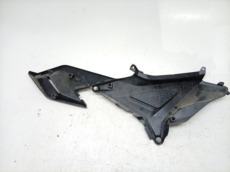 Recambio de moldura para honda nc nc 750 x (rh09) referencia OEM IAM  83511MKWD00 