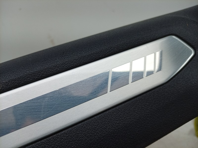 Recambio de moldura para bmw 1 (f40) 118 d referencia OEM IAM  51477469183 