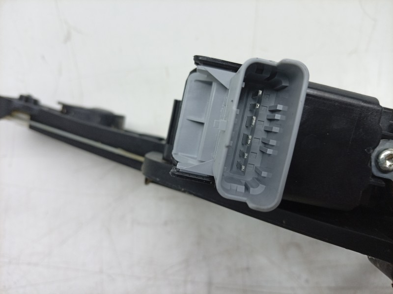Recambio de elevalunas delantero derecho para peugeot 2008 ii (ud_, us_, uy_, uj_, ur_, uc_) 1.2 puretech 100 referencia OEM IAM