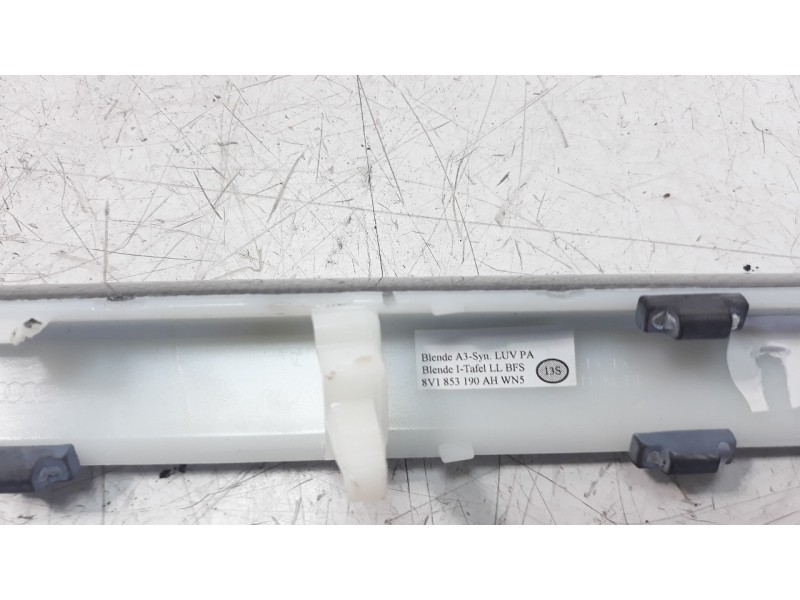 Recambio de moldura para audi a3 sportback (8vf) 1.6 tdi referencia OEM IAM 8V1853190AH  