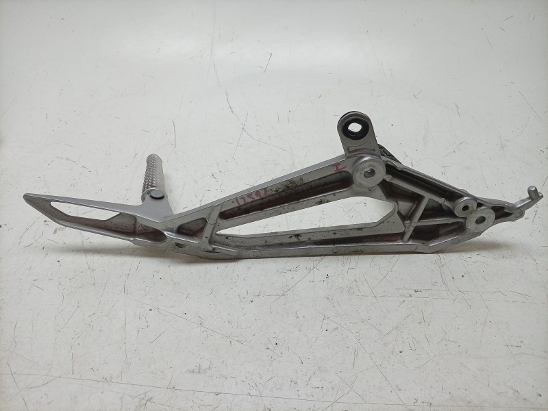 Recambio de estribera izquierda para honda nc nc 750 x (rh09) referencia OEM IAM  50750MKWD00 