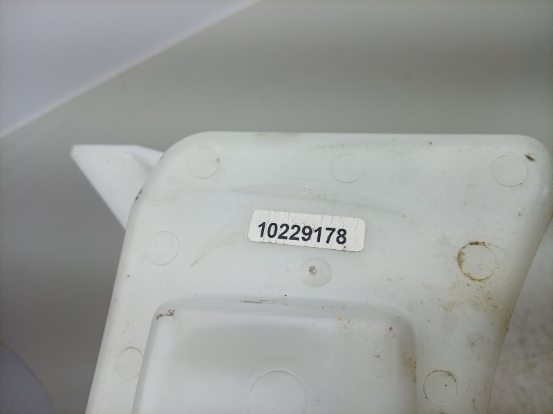 Recambio de deposito limpia para mg zs suv (azs1) 1.5 vti referencia OEM IAM 10361598 10361598 