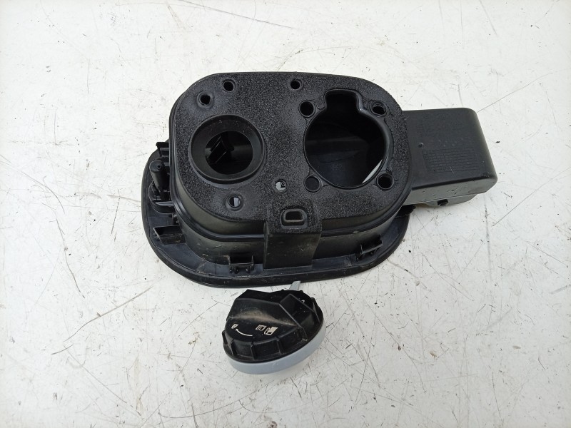 Recambio de tapa exterior combustible para hyundai i30 (pde, pd, pden) 1.0 t-gdi referencia OEM IAM  69511G4050 
