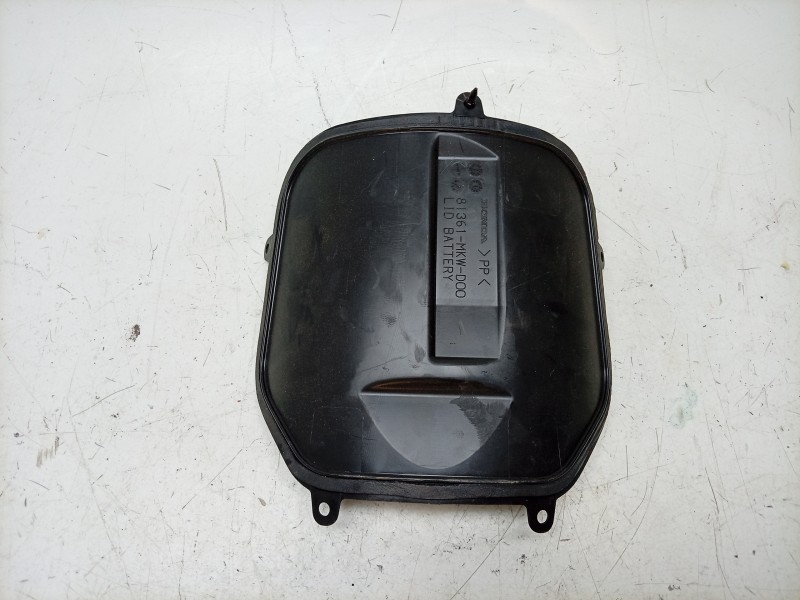 Recambio de moldura para honda nc nc 750 x (rh09) referencia OEM IAM  81361MKWD00 