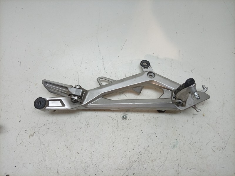 Recambio de estribera derecha para honda nc nc 750 x (rh09) referencia OEM IAM  50650MKWD00 