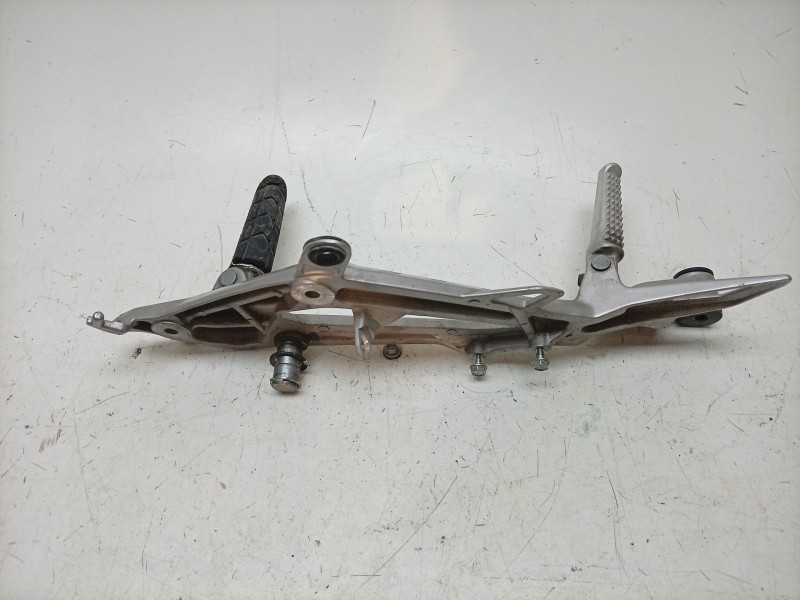 Recambio de estribera derecha para honda nc nc 750 x (rh09) referencia OEM IAM  50650MKWD00 