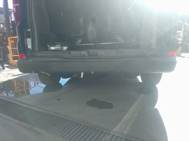 Recambio de paragolpes trasero para volkswagen caravelle t7 2.5 ehybrid referencia OEM IAM   
