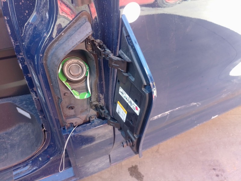 Recambio de tapa exterior combustible para volkswagen caravelle t7 2.5 ehybrid referencia OEM IAM   