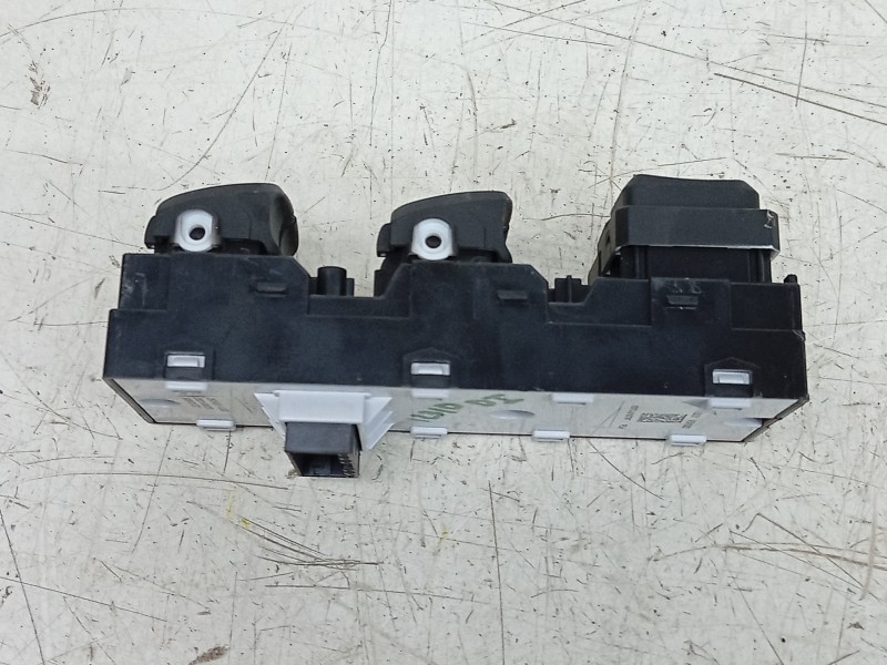 Recambio de mando elevalunas delantero izquierdo para hyundai kona (os, ose, osi) 1.6 gdi hybrid referencia OEM IAM  93570J9150 