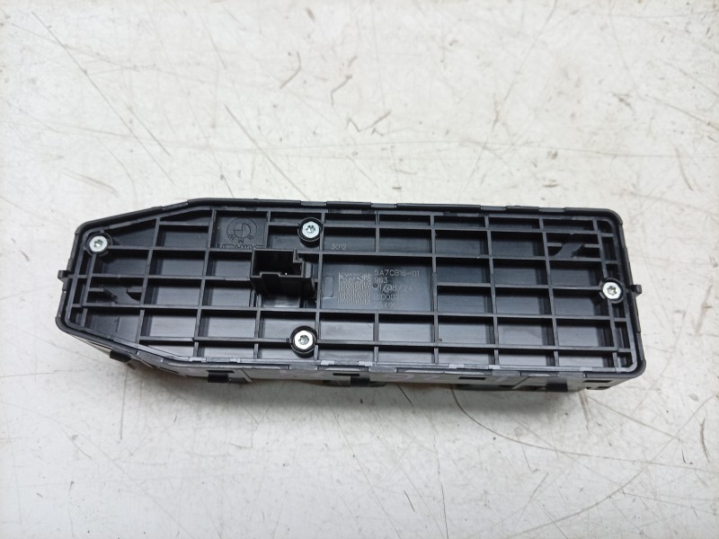 Recambio de mando elevalunas delantero izquierdo para bmw 1 118 d f70 referencia OEM IAM 5A7CB1601 61315A7CB16 