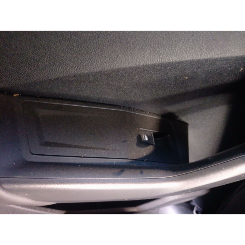 Recambio de mando elevalunas trasero izquierdo para volkswagen t-roc (a11, d11) 1.5 tsi referencia OEM IAM   