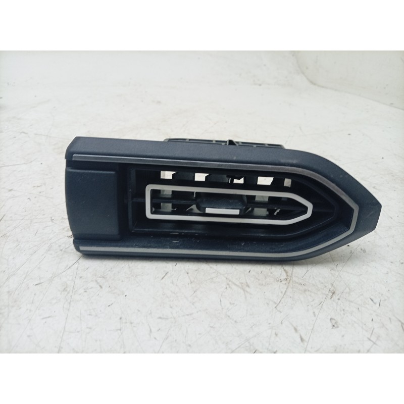 Recambio de aireador izquierdo para dacia sandero iii 1.0 tce 90 eco-g referencia OEM IAM  687613010R 