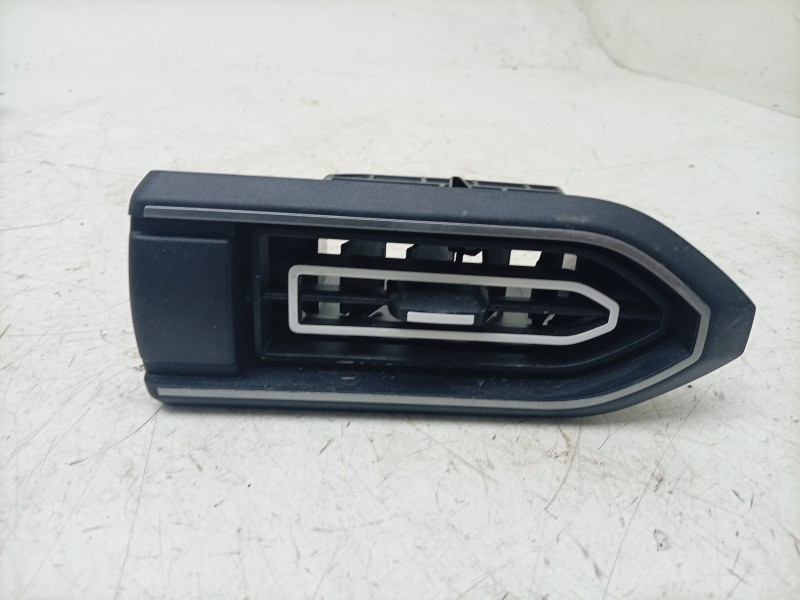 Recambio de aireador izquierdo para dacia sandero iii 1.0 tce 90 eco-g referencia OEM IAM  687613010R 