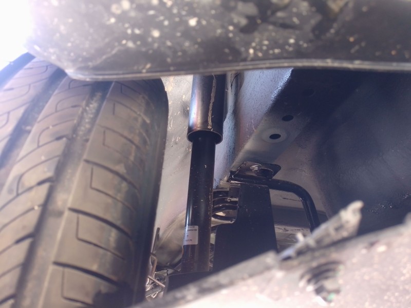 Recambio de amortiguador trasero izquierdo para dacia spring referencia OEM IAM   