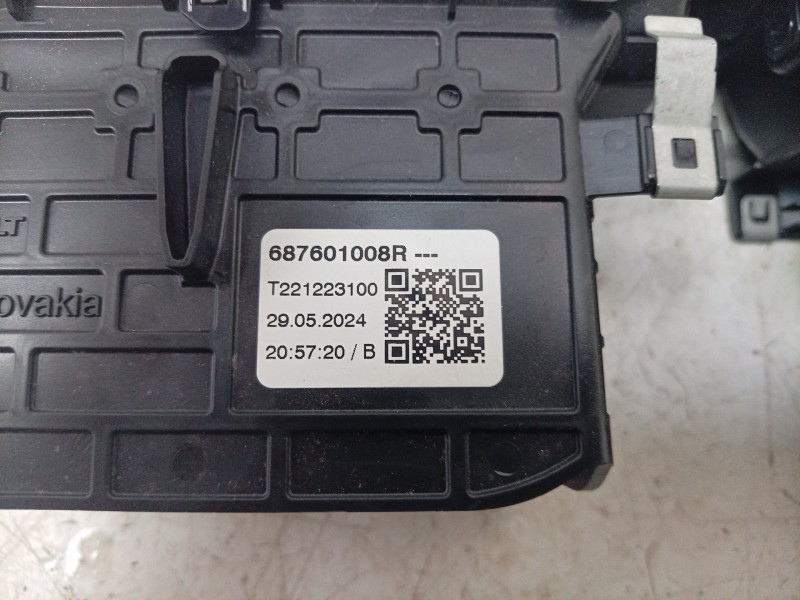 Recambio de aireador central para dacia sandero iii 1.0 tce 90 eco-g referencia OEM IAM  687601008R 