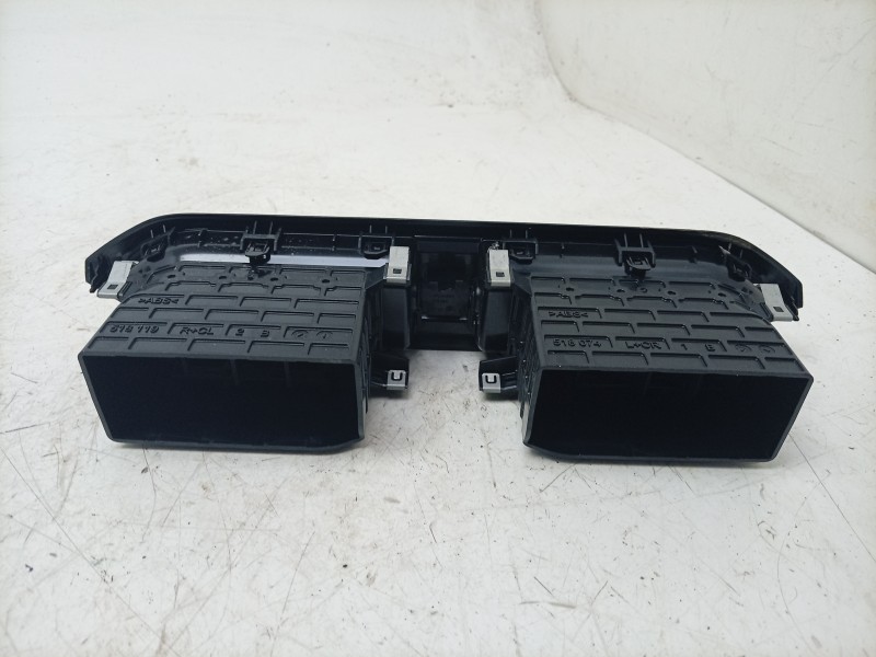 Recambio de aireador central para dacia sandero iii 1.0 tce 90 eco-g referencia OEM IAM  687601008R 