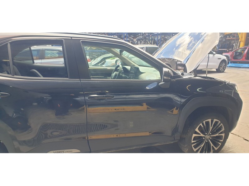 Recambio de puerta delantera derecha para toyota yaris cross hybrid 2wd active tech referencia OEM IAM 67001K2011  