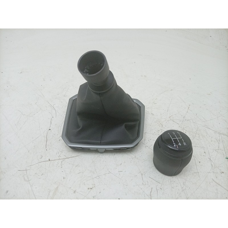 Recambio de pomo palanca cambio para dacia sandero iii 1.0 tce 90 eco-g referencia OEM IAM  328655673R 