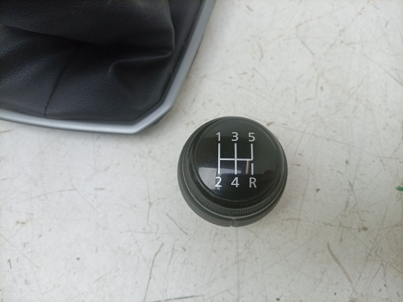 Recambio de pomo palanca cambio para dacia sandero iii 1.0 tce 90 eco-g referencia OEM IAM  328655673R 