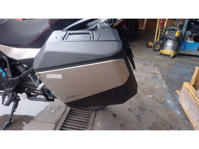 Recambio de portaequipajes para honda nt1100 referencia OEM IAM   