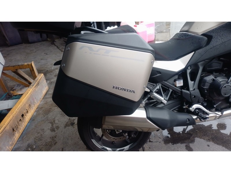 Recambio de portaequipajes para honda nt1100 referencia OEM IAM   