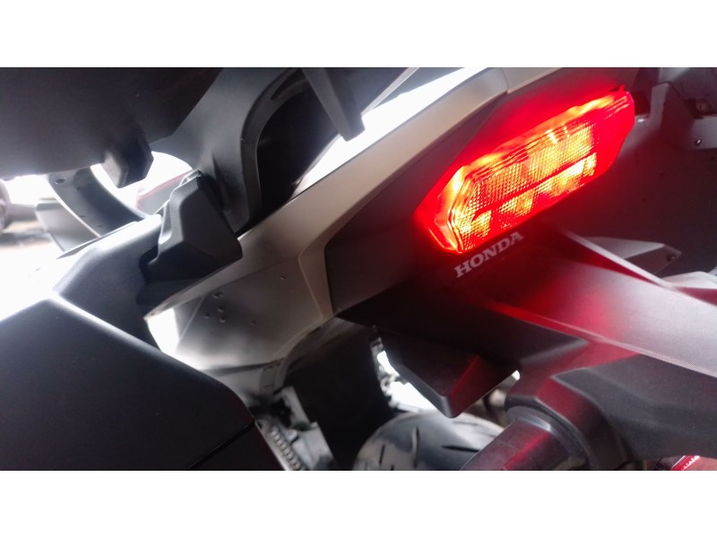 Recambio de molduras traseras para honda nt1100 referencia OEM IAM   