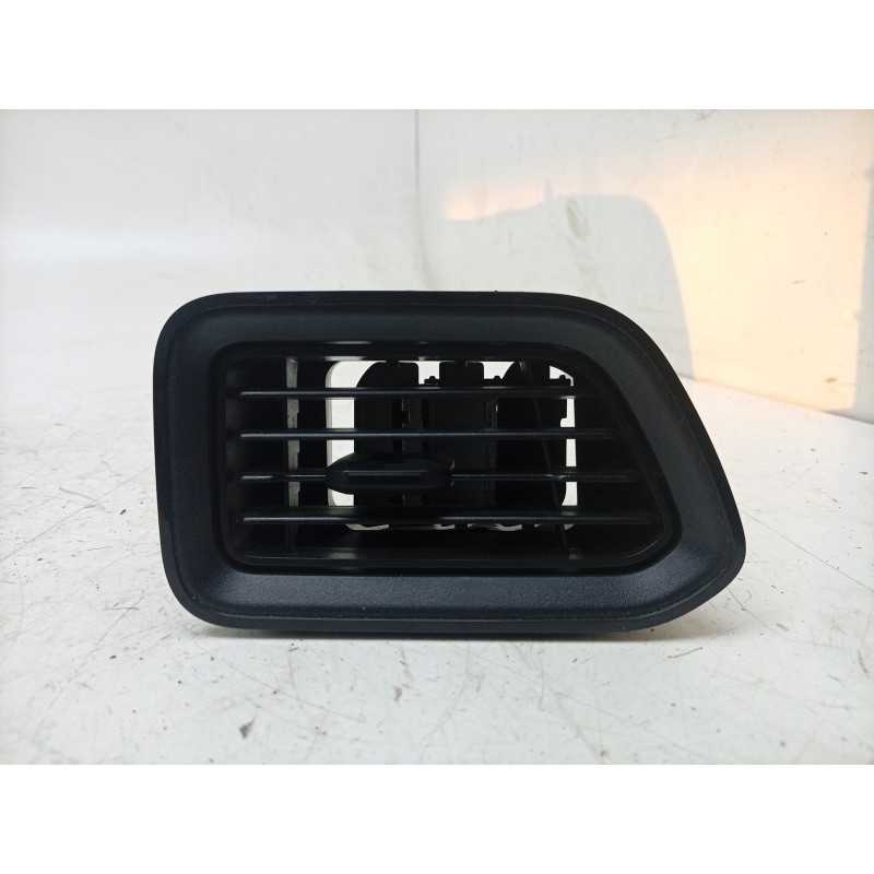 Recambio de aireador izquierdo para renault master iii furgoneta (fv) 2.3 dci 150 fwd (fv0f, fv03) referencia OEM IAM  687505442