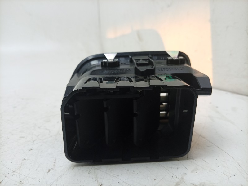 Recambio de aireador izquierdo para renault master iii furgoneta (fv) 2.3 dci 150 fwd (fv0f, fv03) referencia OEM IAM  687505442