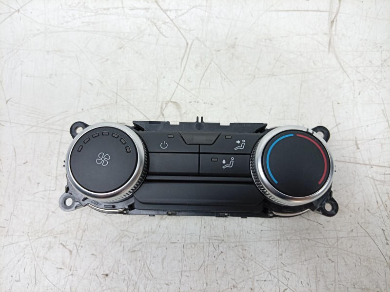Recambio de mando climatizador para volkswagen caravelle t7 2.5 ehybrid referencia OEM IAM 18E272 S74T18E272AD 