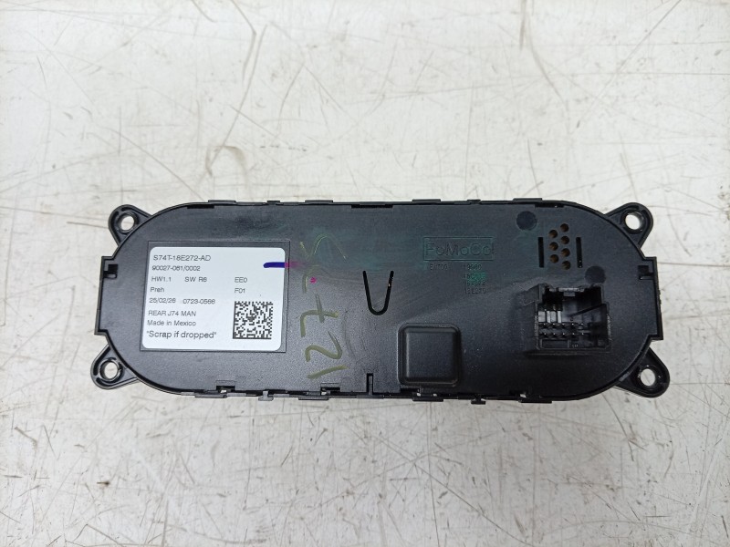 Recambio de mando climatizador para volkswagen caravelle t7 2.5 ehybrid referencia OEM IAM 18E272 S74T18E272AD 