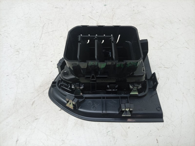 Recambio de aireador central derecho para renault master iii furgoneta (fv) 2.3 dci 150 fwd (fv0f, fv03) referencia OEM IAM  687