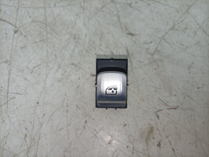 Recambio de mando elevalunas trasero derecho para bmw 3 touring m3 competition xdrive referencia OEM IAM  929945702 