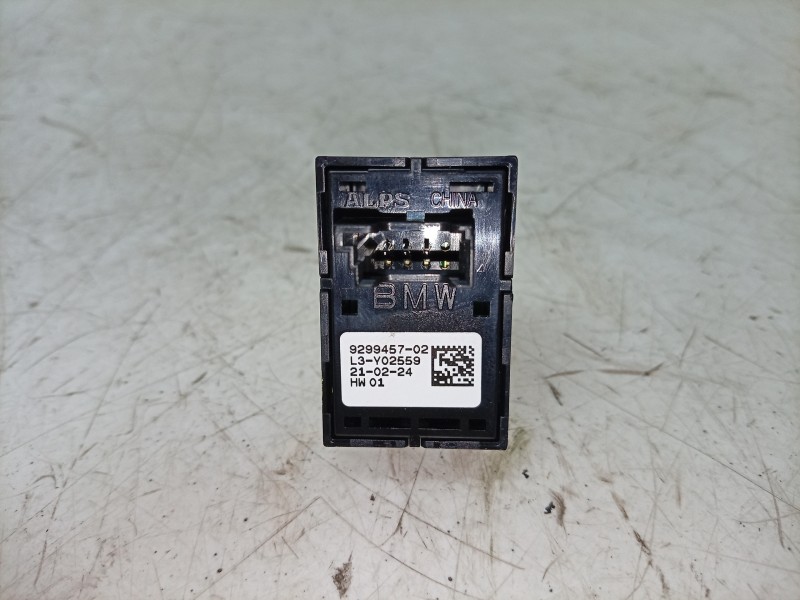 Recambio de mando elevalunas trasero derecho para bmw 3 touring m3 competition xdrive referencia OEM IAM  929945702 