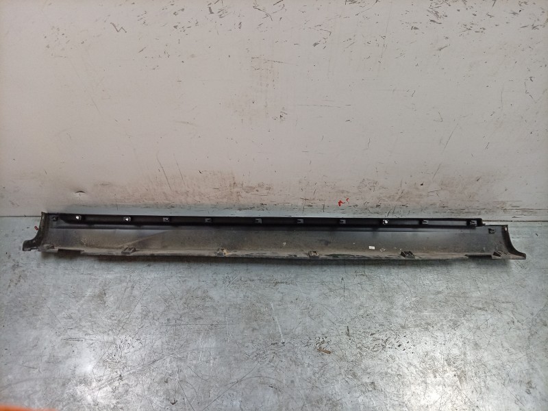 Recambio de estribos laterales para kg mobility tivoli referencia OEM IAM  7955035000 
