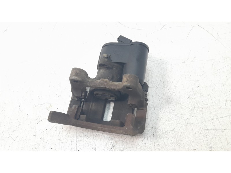 Recambio de pinza de freno trasera derecha para hyundai tucson (nx) klass 2wd referencia OEM IAM 58230N7600  