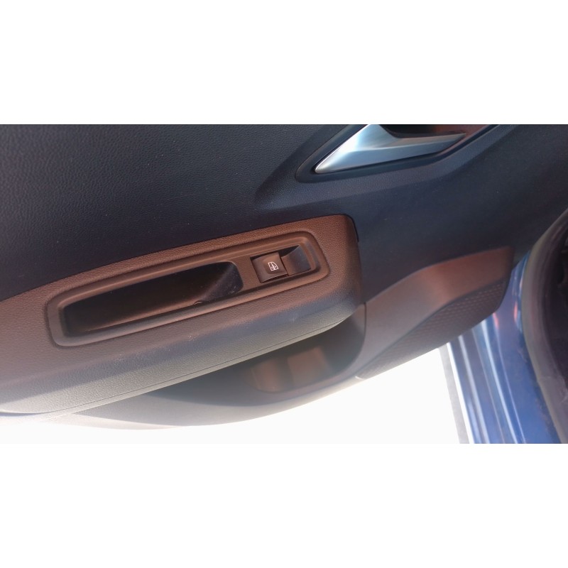 Recambio de mando elevalunas trasero izquierdo para dacia sandero iii 1.0 tce 90 eco-g referencia OEM IAM   