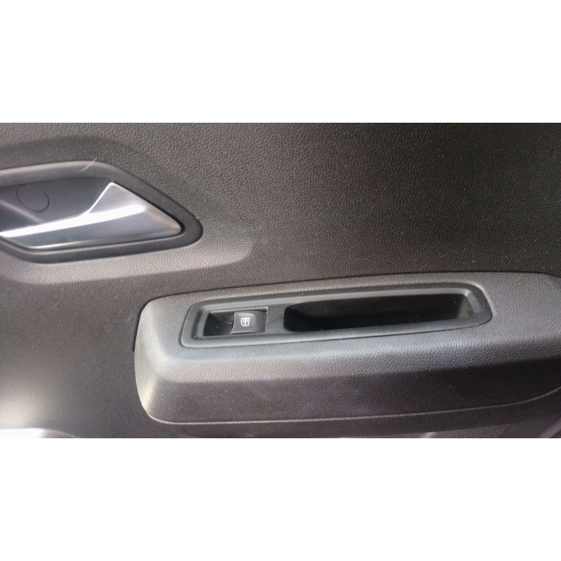 Recambio de mando elevalunas trasero derecho para dacia sandero iii 1.0 tce 90 eco-g referencia OEM IAM   