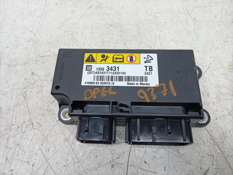 Recambio de centralita airbag para opel insignia sports tourer edition referencia OEM IAM 22922716 13583431 