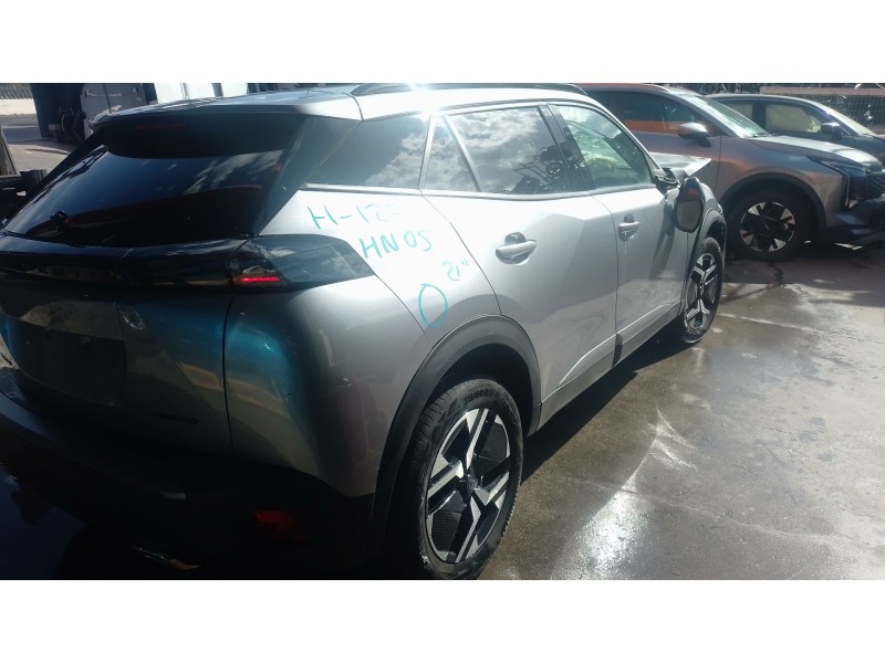 peugeot 2008 allure hybrid 136 edcs6 del año 2024