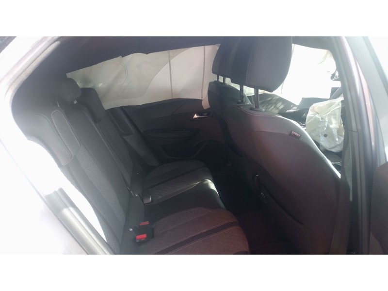 peugeot 2008 allure hybrid 136 edcs6 del año 2024