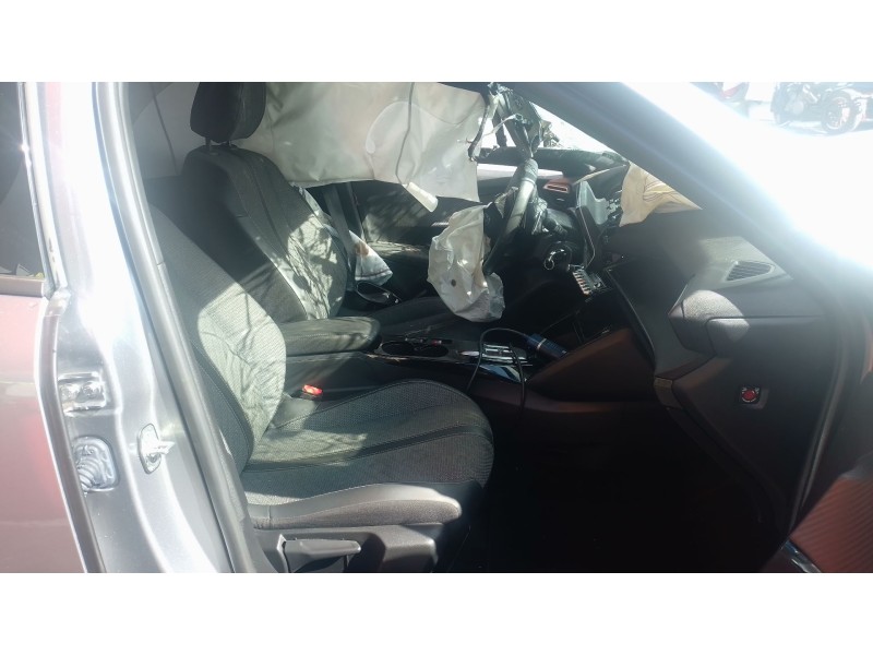 peugeot 2008 allure hybrid 136 edcs6 del año 2024