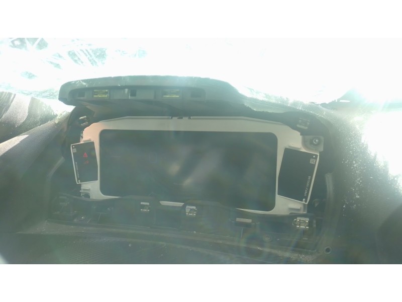 peugeot 2008 allure hybrid 136 edcs6 del año 2024