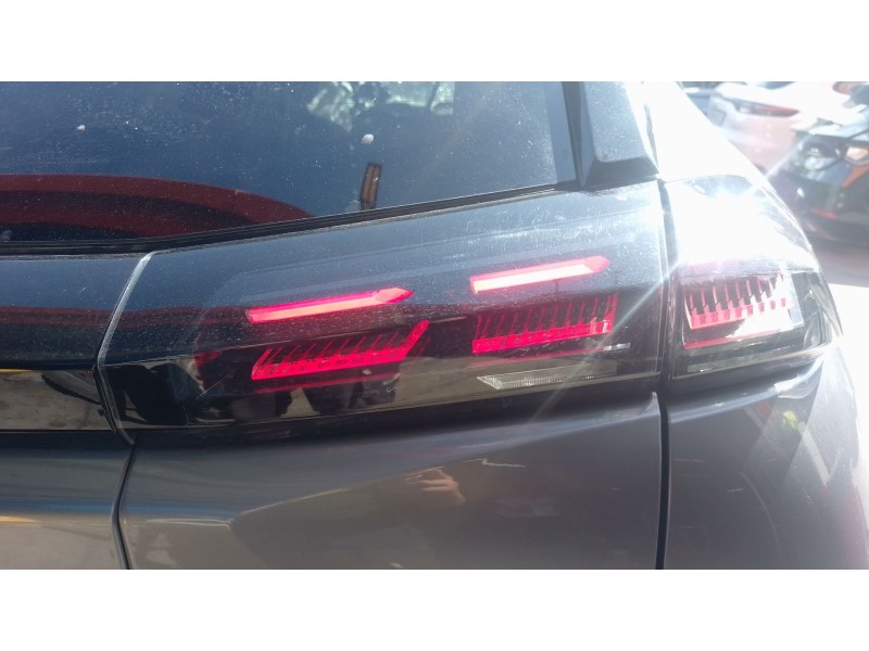 Recambio de piloto trasero derecho interior para peugeot 2008 allure hybrid 136 edcs6 referencia OEM IAM   