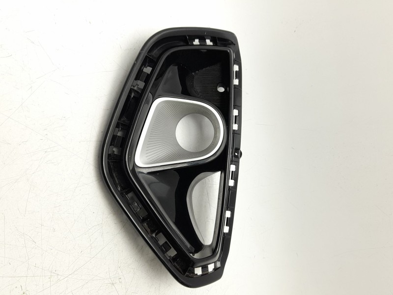 Recambio de rejilla paragolpes izquierda para kia stonic (yb) 1.0 t-gdi referencia OEM IAM  86523H8410 