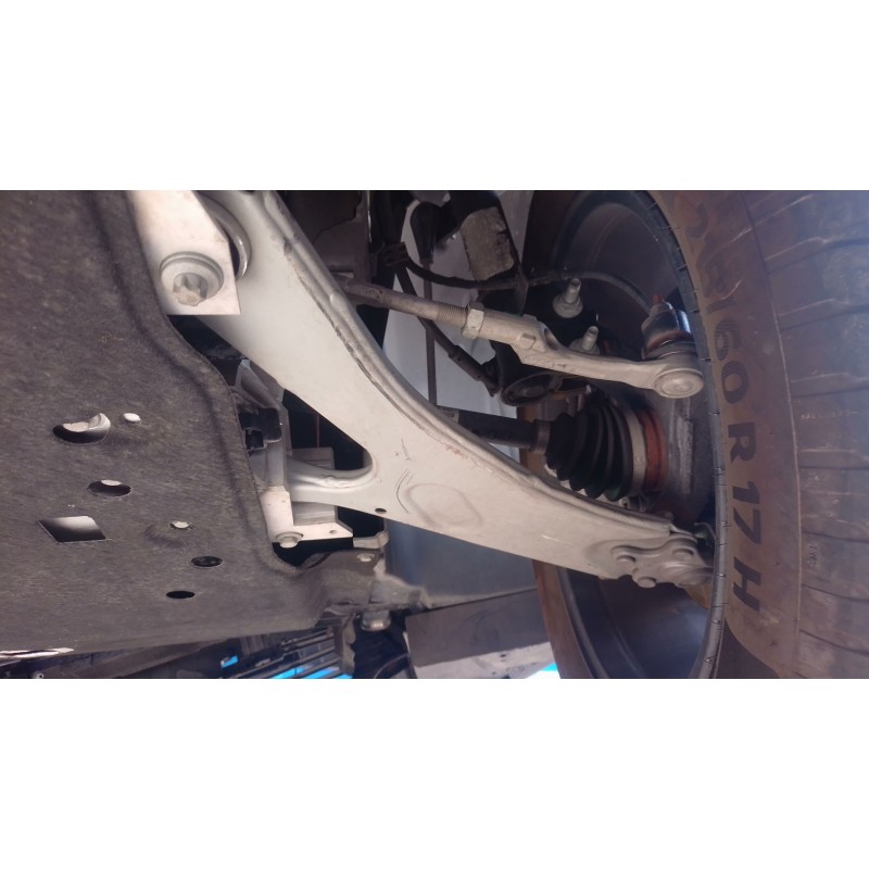 Recambio de brazo suspension inferior delantero derecho para peugeot 2008 allure hybrid 136 edcs6 referencia OEM IAM   